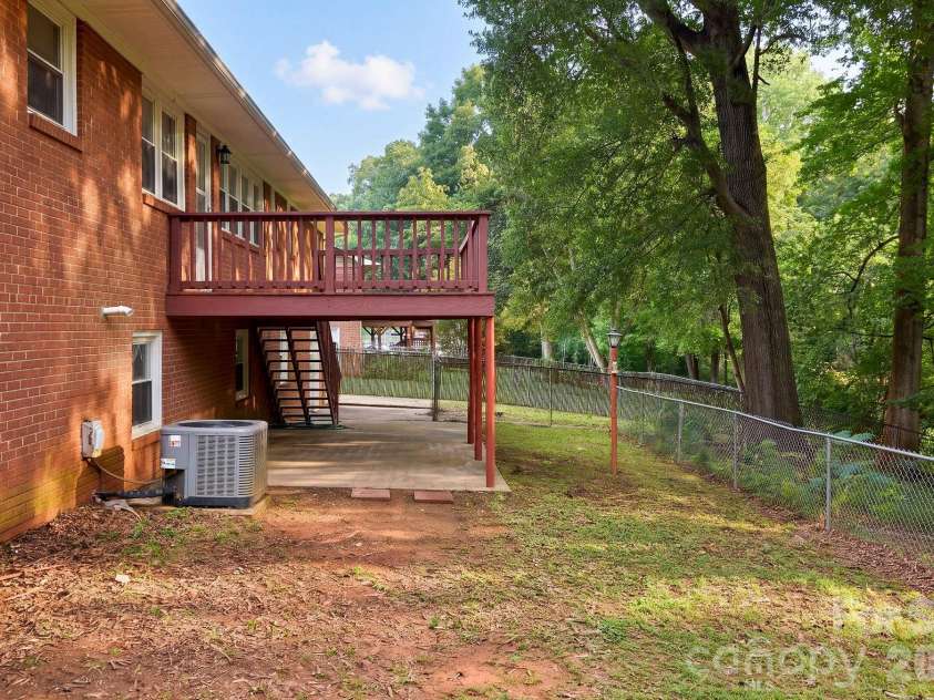 112 Delta Street, Lexington, NC 27295.  MLS# CAR4424343, YatesRealty ID 50740. 