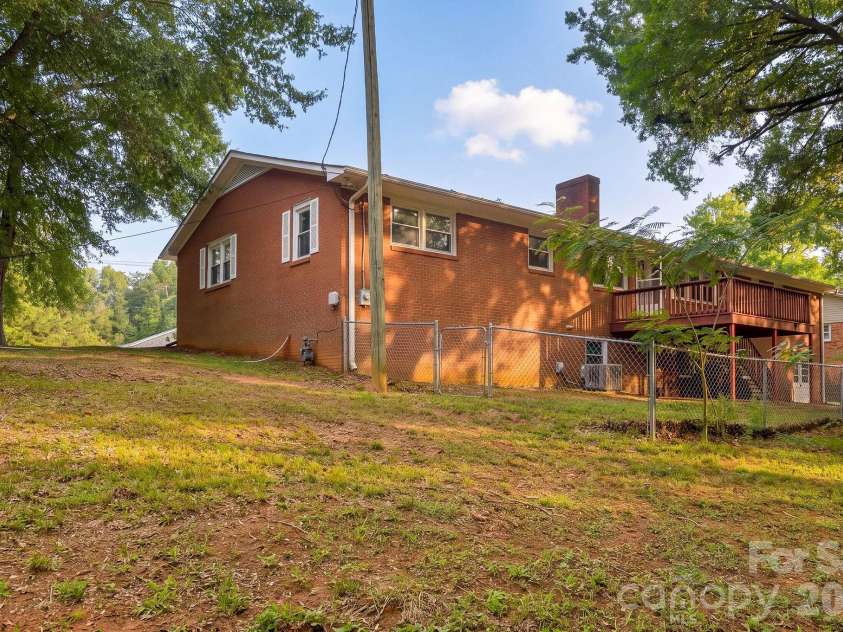 112 Delta Street, Lexington, NC 27295.  MLS# CAR4424343, YatesRealty ID 50740. 