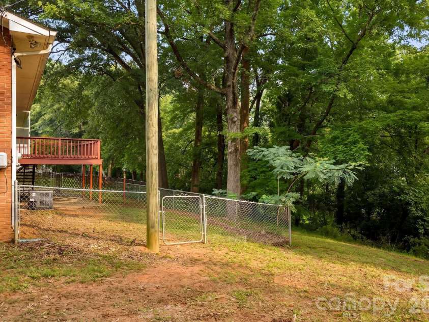 112 Delta Street, Lexington, NC 27295.  MLS# CAR4424343, YatesRealty ID 50740. 