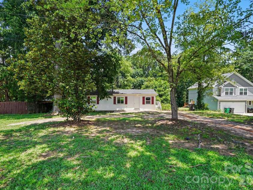 8232 Starnes Randall Road, Charlotte, NC 28215.  MLS# CAR4401795, YatesRealty ID 50741. 