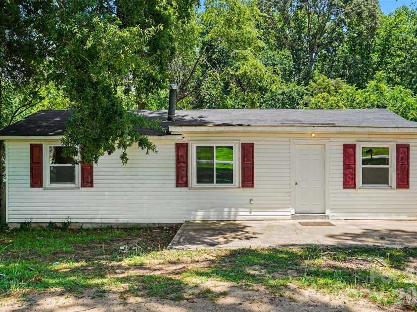 8232 Starnes Randall Road, Charlotte, NC 28215.  MLS# CAR4401795, YatesRealty ID 50741. 