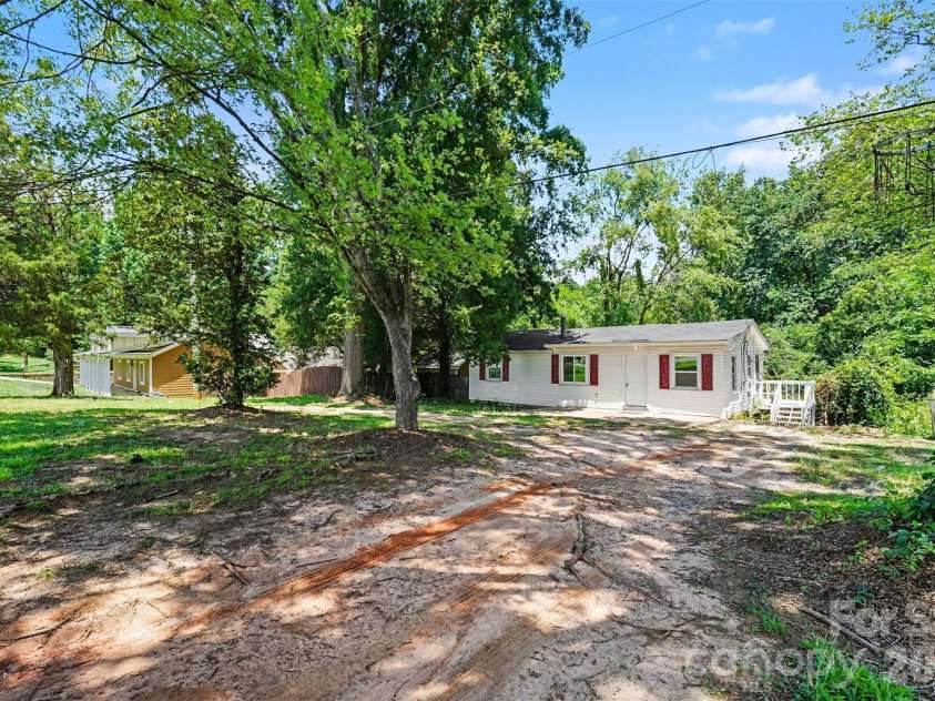 8232 Starnes Randall Road, Charlotte, NC 28215.  MLS# CAR4401795, YatesRealty ID 50741. 