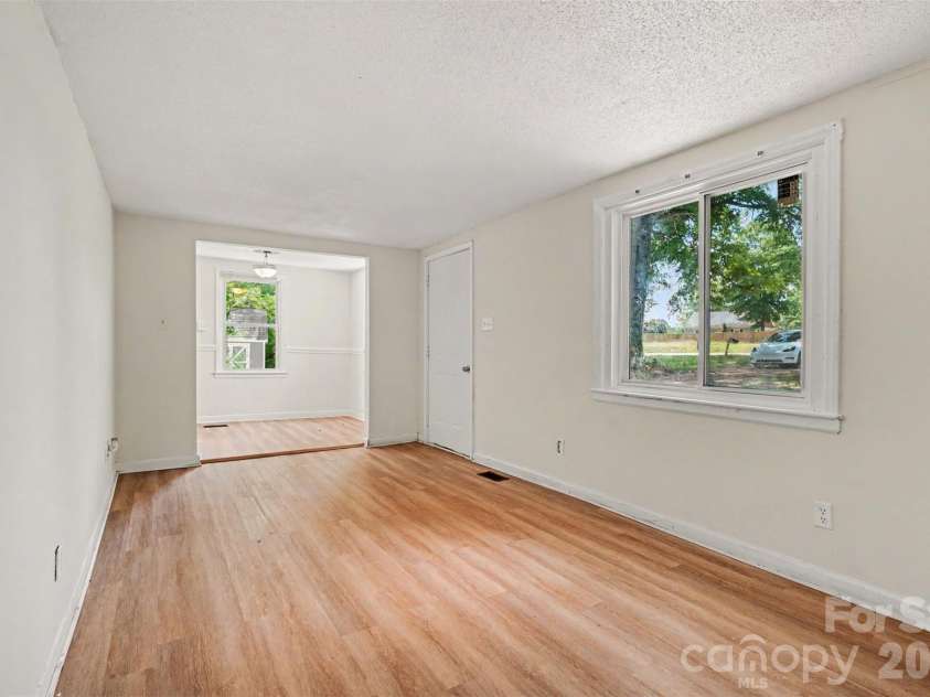 8232 Starnes Randall Road, Charlotte, NC 28215.  MLS# CAR4401795, YatesRealty ID 50741. 