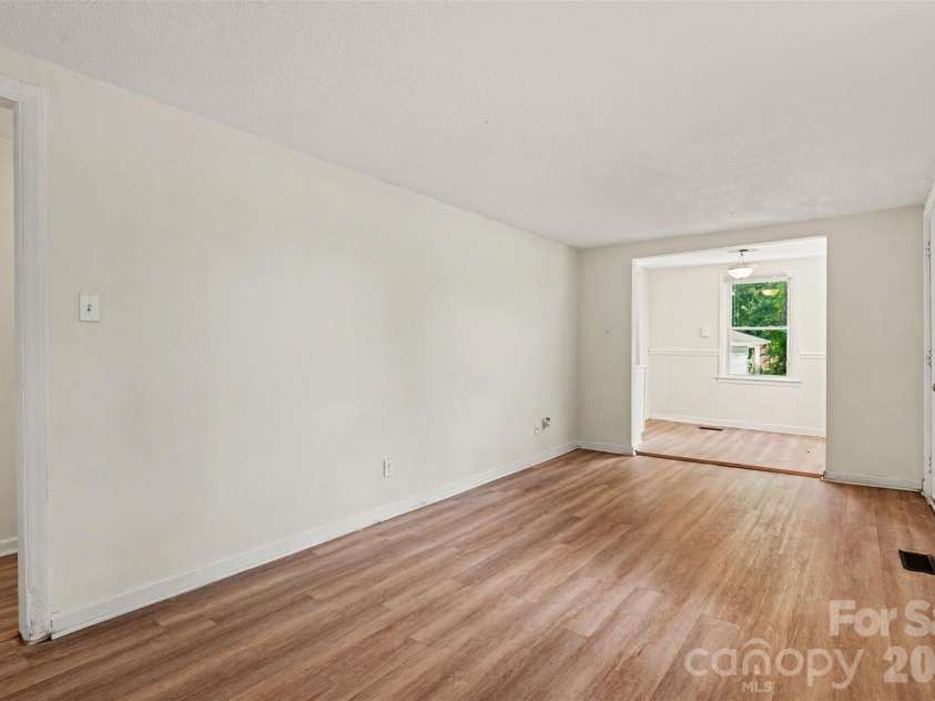 8232 Starnes Randall Road, Charlotte, NC 28215.  MLS# CAR4401795, YatesRealty ID 50741. 