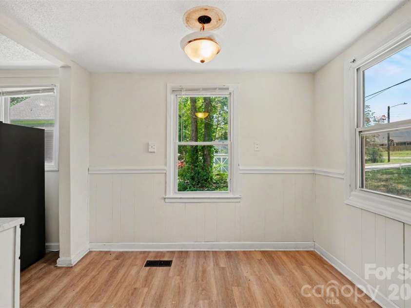 8232 Starnes Randall Road, Charlotte, NC 28215.  MLS# CAR4401795, YatesRealty ID 50741. 