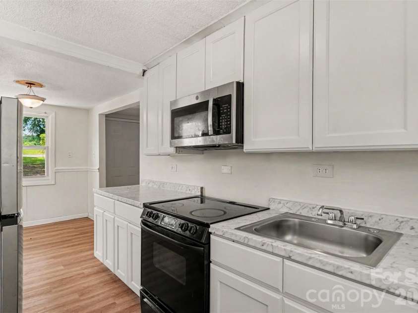 8232 Starnes Randall Road, Charlotte, NC 28215.  MLS# CAR4401795, YatesRealty ID 50741. 