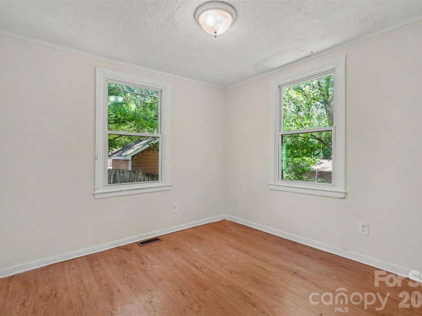 8232 Starnes Randall Road, Charlotte, NC 28215.  MLS# CAR4401795, YatesRealty ID 50741. 