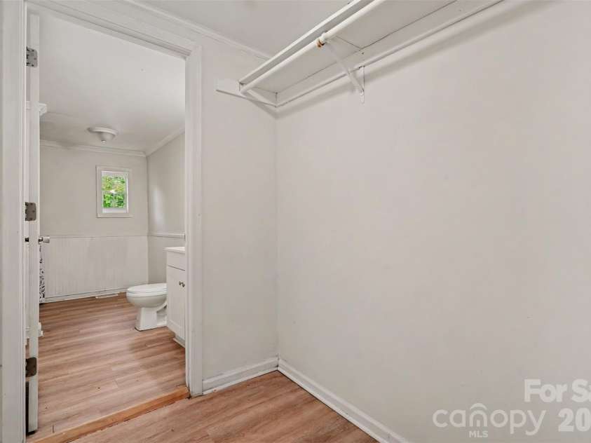 8232 Starnes Randall Road, Charlotte, NC 28215.  MLS# CAR4401795, YatesRealty ID 50741. 