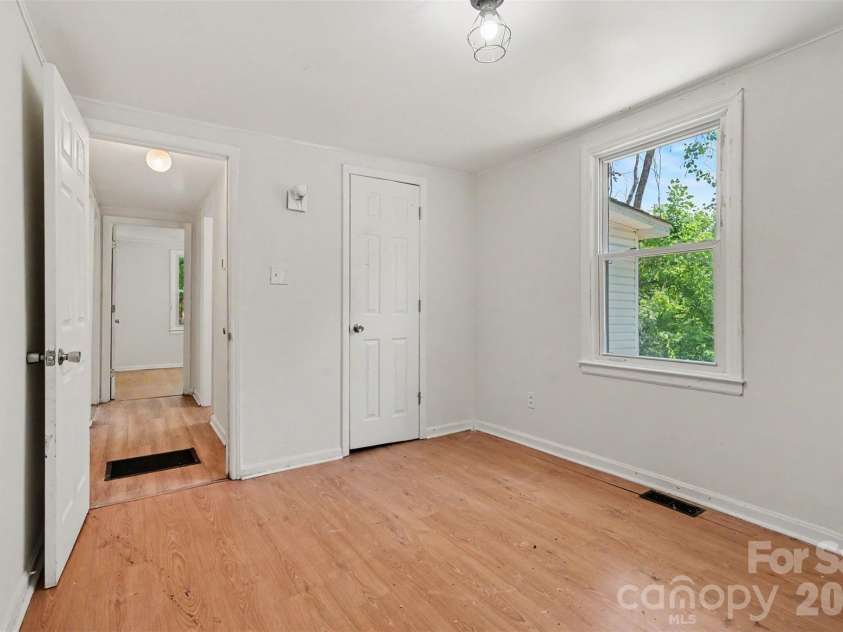 8232 Starnes Randall Road, Charlotte, NC 28215.  MLS# CAR4401795, YatesRealty ID 50741. 