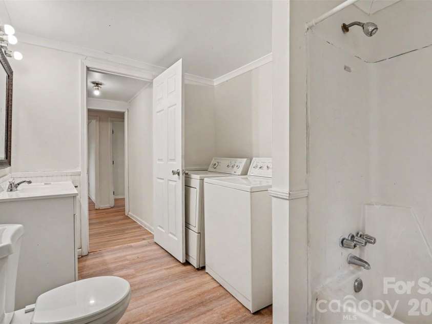 8232 Starnes Randall Road, Charlotte, NC 28215.  MLS# CAR4401795, YatesRealty ID 50741. 