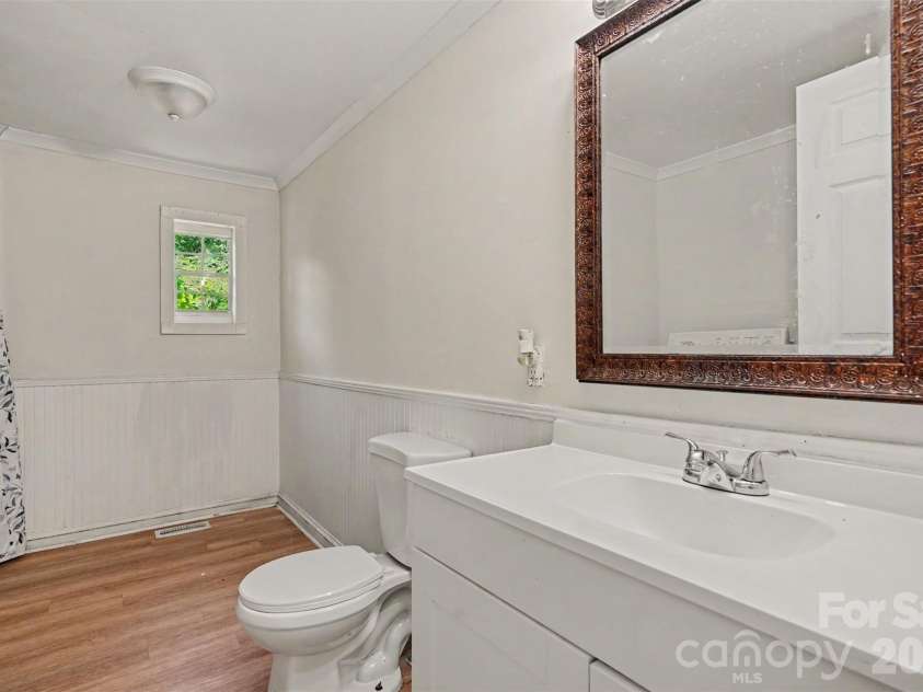 8232 Starnes Randall Road, Charlotte, NC 28215.  MLS# CAR4401795, YatesRealty ID 50741. 