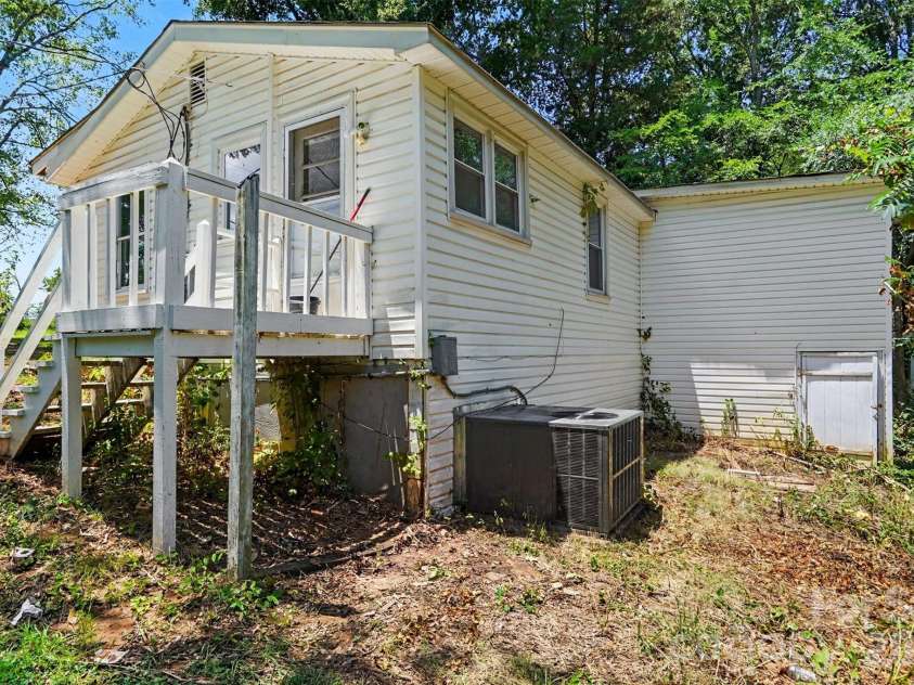 8232 Starnes Randall Road, Charlotte, NC 28215.  MLS# CAR4401795, YatesRealty ID 50741. 