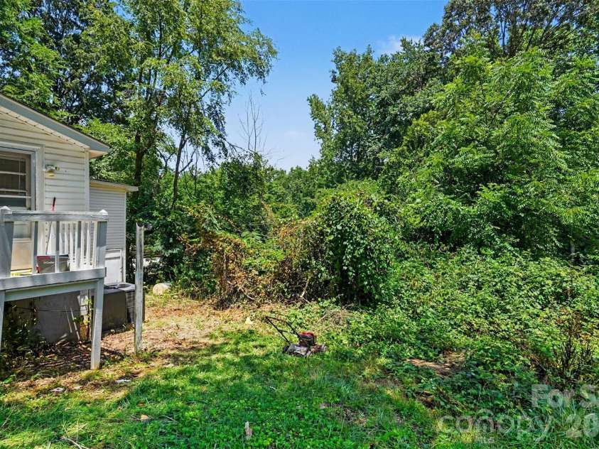 8232 Starnes Randall Road, Charlotte, NC 28215.  MLS# CAR4401795, YatesRealty ID 50741. 