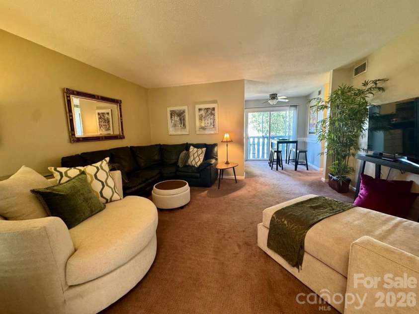 1905 Meadowlark Lane, Charlotte, NC 28210.  MLS# CAR4423485, YatesRealty ID 50742. 