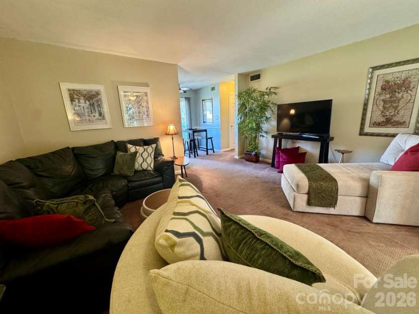 1905 Meadowlark Lane, Charlotte, NC 28210.  MLS# CAR4423485, YatesRealty ID 50742. 