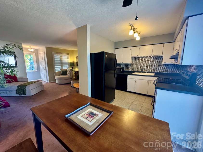 1905 Meadowlark Lane, Charlotte, NC 28210.  MLS# CAR4423485, YatesRealty ID 50742. 