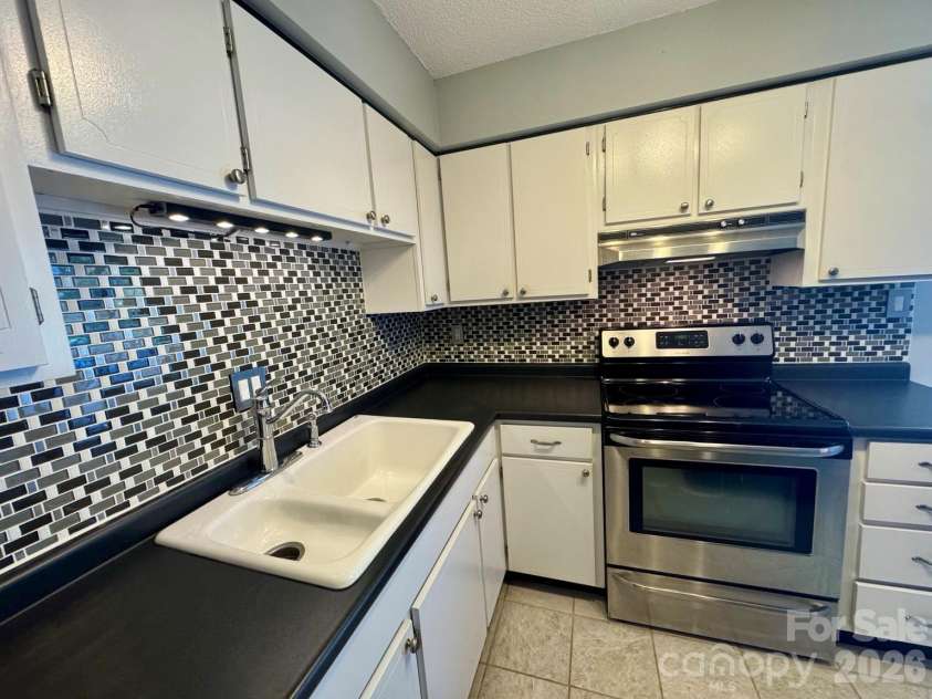 1905 Meadowlark Lane, Charlotte, NC 28210.  MLS# CAR4423485, YatesRealty ID 50742. 