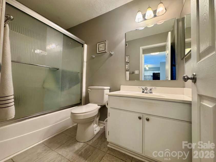 1905 Meadowlark Lane, Charlotte, NC 28210.  MLS# CAR4423485, YatesRealty ID 50742. 