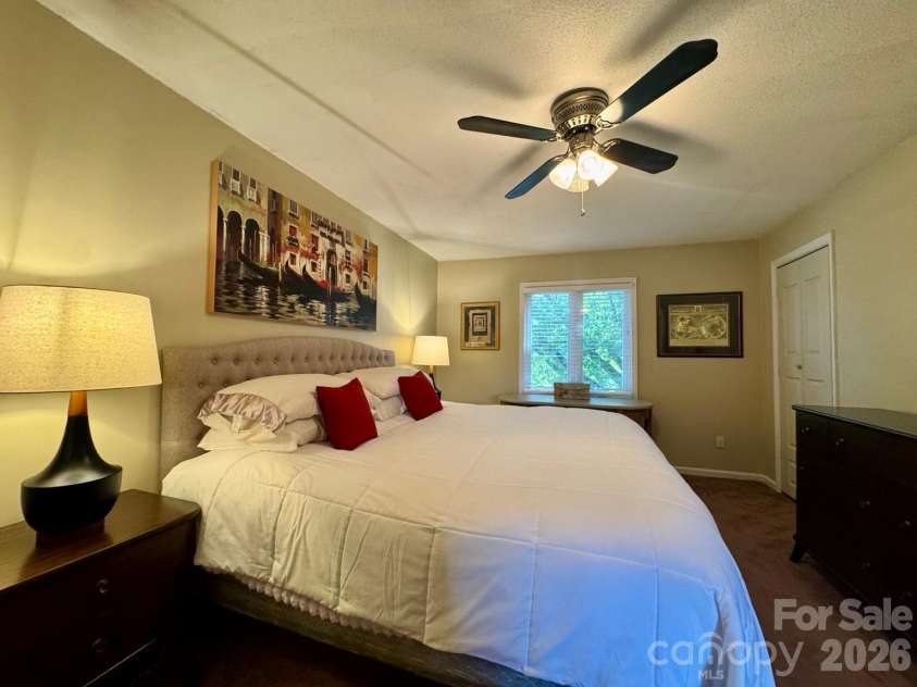1905 Meadowlark Lane, Charlotte, NC 28210.  MLS# CAR4423485, YatesRealty ID 50742. 