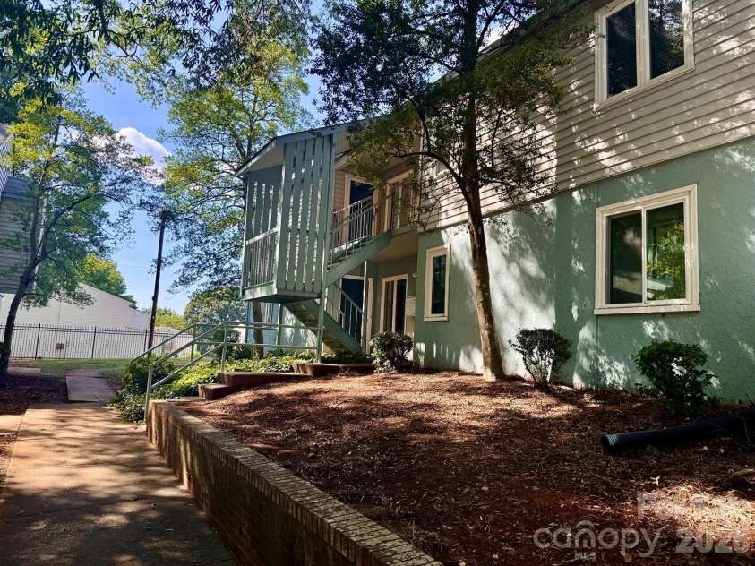 1905 Meadowlark Lane, Charlotte, NC 28210.  MLS# CAR4423485, YatesRealty ID 50742. 