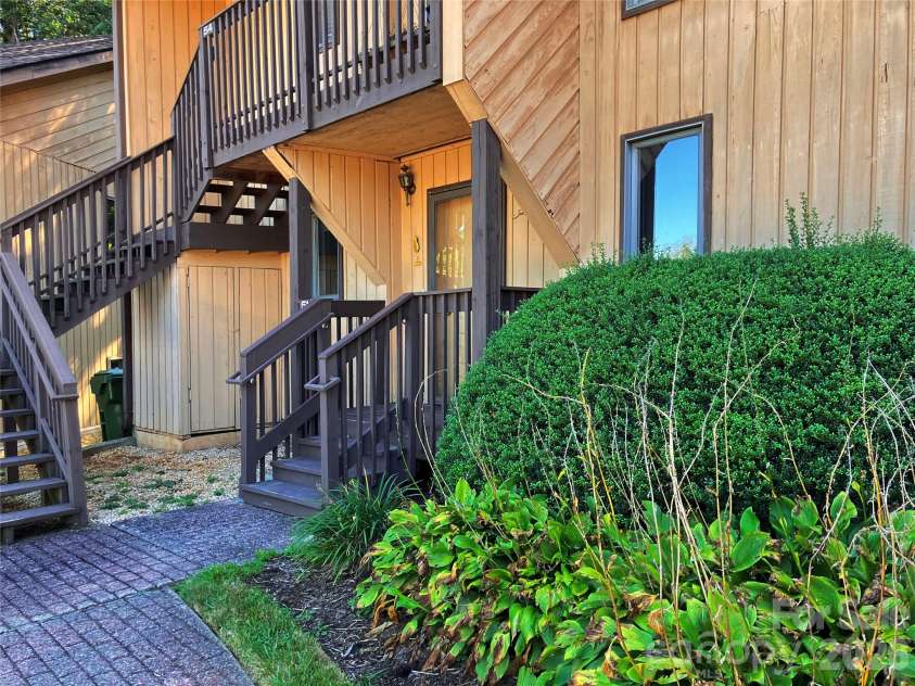 51 Pebble Creek Drive, Asheville, NC 28803.  MLS# CAR4423949, YatesRealty ID 50743. 