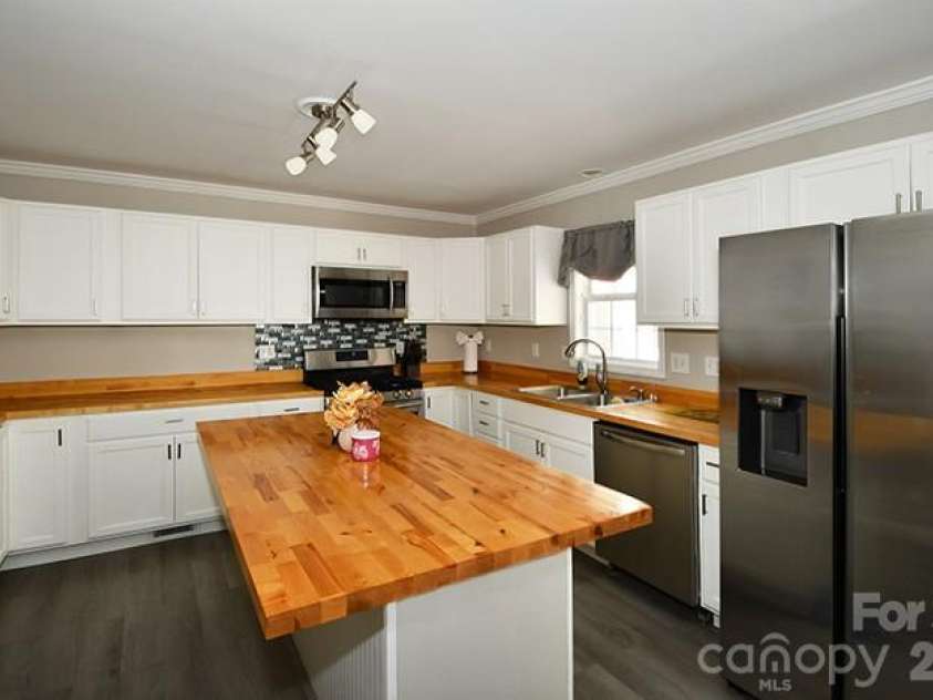 235 Crystal Circle, Mooresville, NC 28117.  MLS# CAR4424353, YatesRealty ID 50744. 