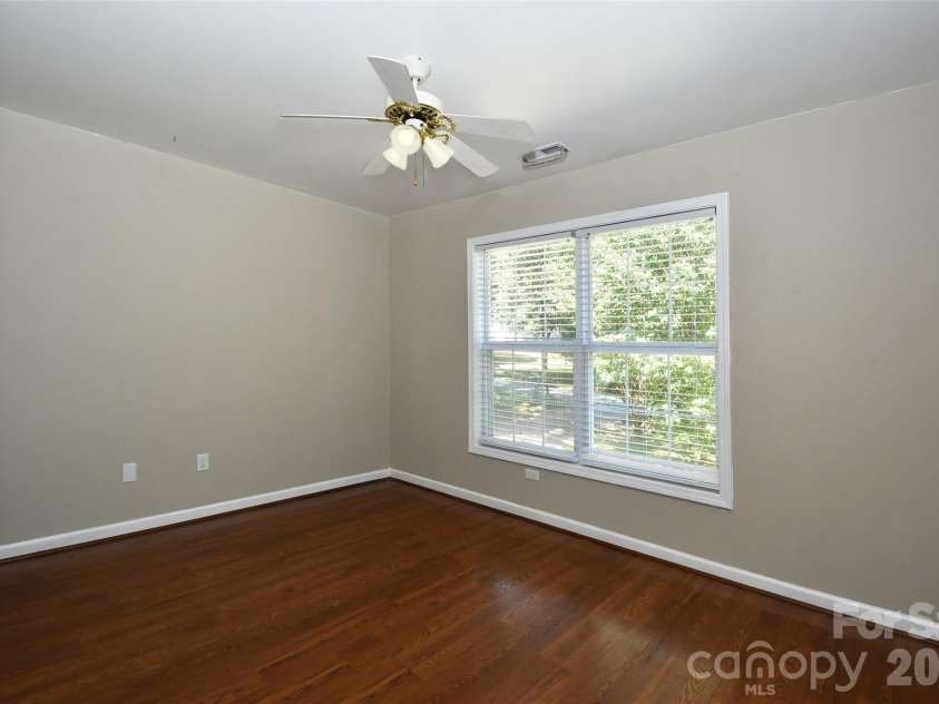 235 Crystal Circle, Mooresville, NC 28117.  MLS# CAR4424353, YatesRealty ID 50744. 