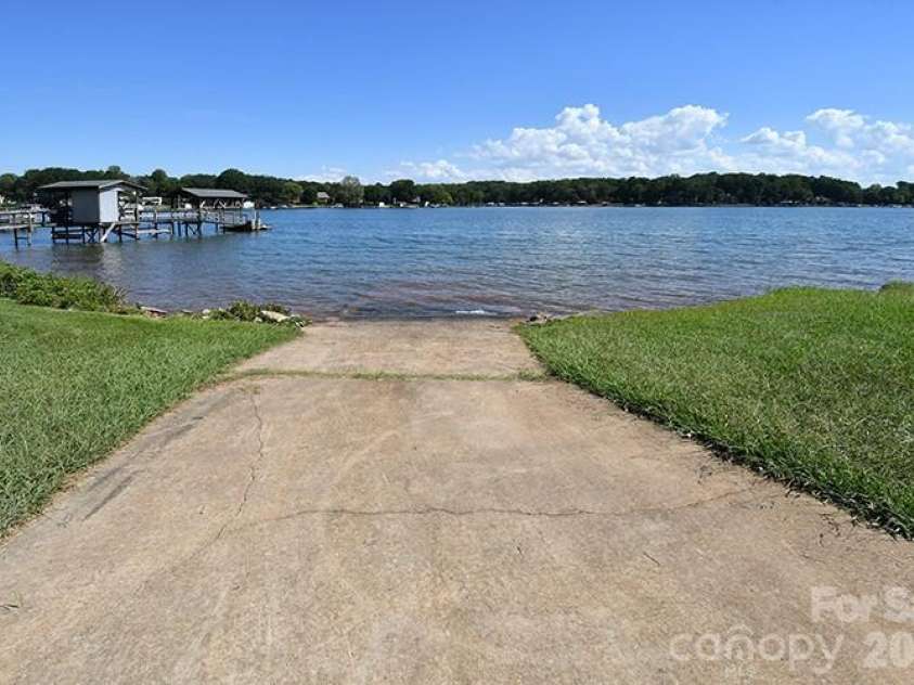 235 Crystal Circle, Mooresville, NC 28117.  MLS# CAR4424353, YatesRealty ID 50744. 