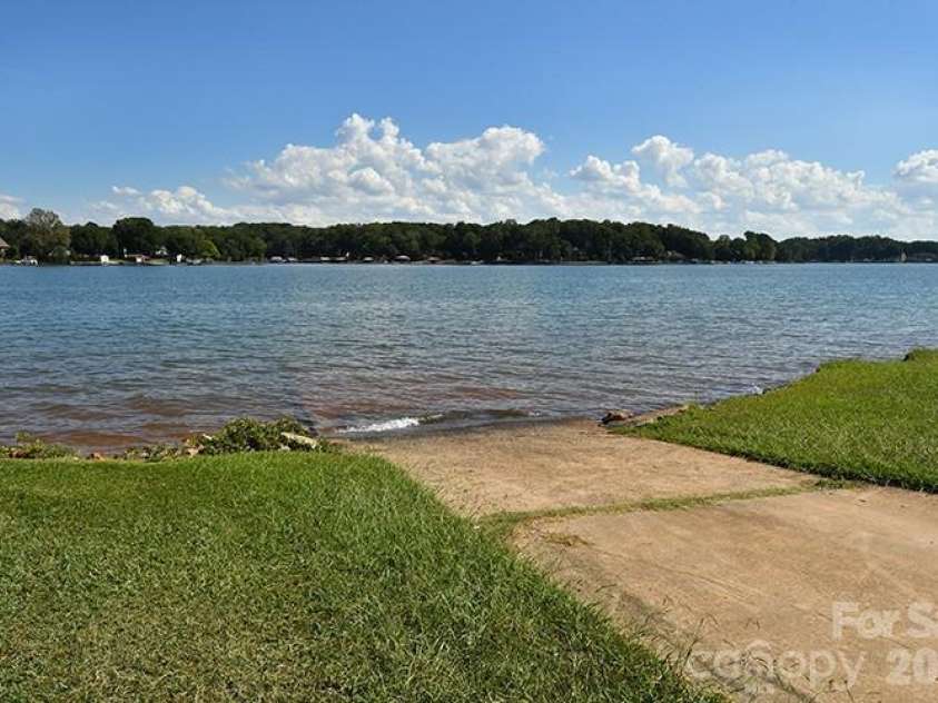 235 Crystal Circle, Mooresville, NC 28117.  MLS# CAR4424353, YatesRealty ID 50744. 
