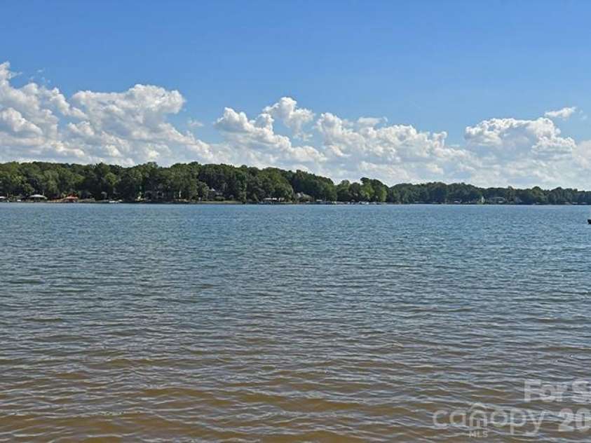 235 Crystal Circle, Mooresville, NC 28117.  MLS# CAR4424353, YatesRealty ID 50744. 