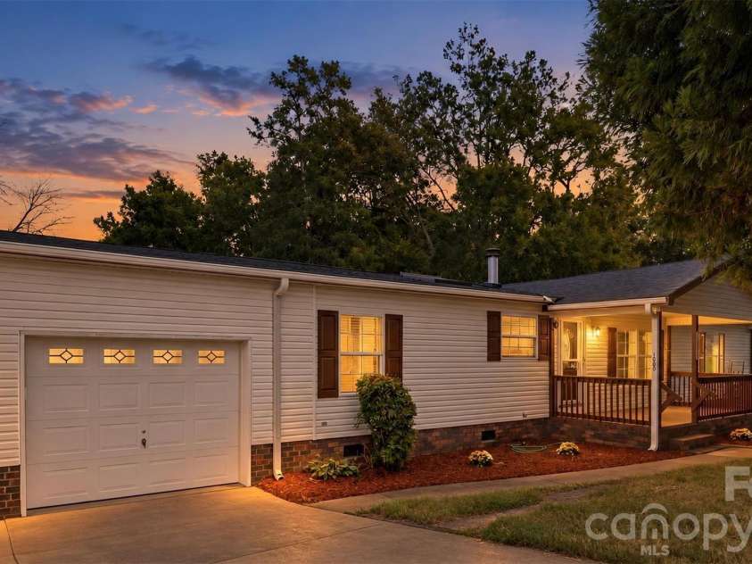 1000 Olde Creek Trail, Concord, NC 28025.  MLS# CAR4422617, YatesRealty ID 50747. 