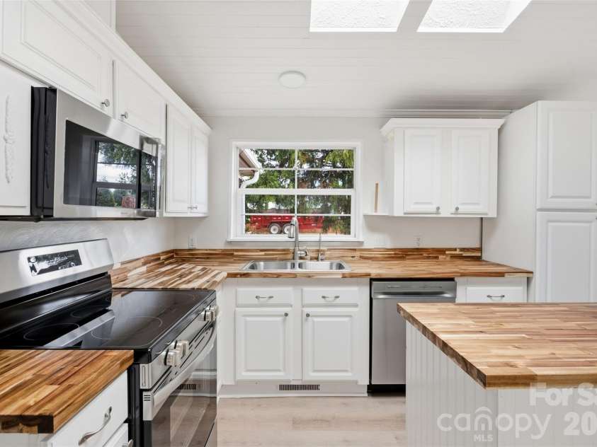 1000 Olde Creek Trail, Concord, NC 28025.  MLS# CAR4422617, YatesRealty ID 50747. 