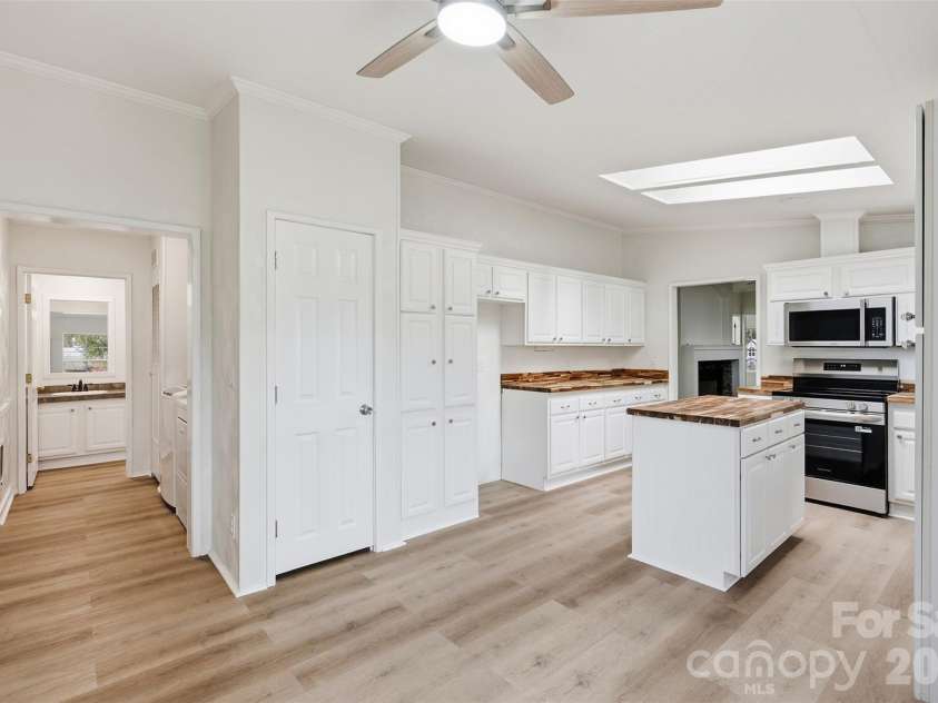 1000 Olde Creek Trail, Concord, NC 28025.  MLS# CAR4422617, YatesRealty ID 50747. 
