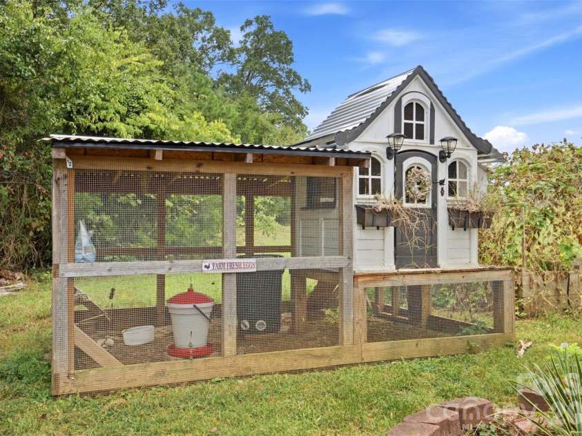 1000 Olde Creek Trail, Concord, NC 28025.  MLS# CAR4422617, YatesRealty ID 50747. 