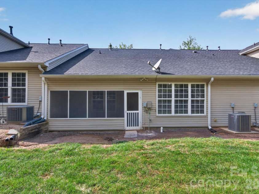 4641 Willow Glen Road, Harrisburg, NC 28075.  MLS# CAR4422313, YatesRealty ID 50749. 