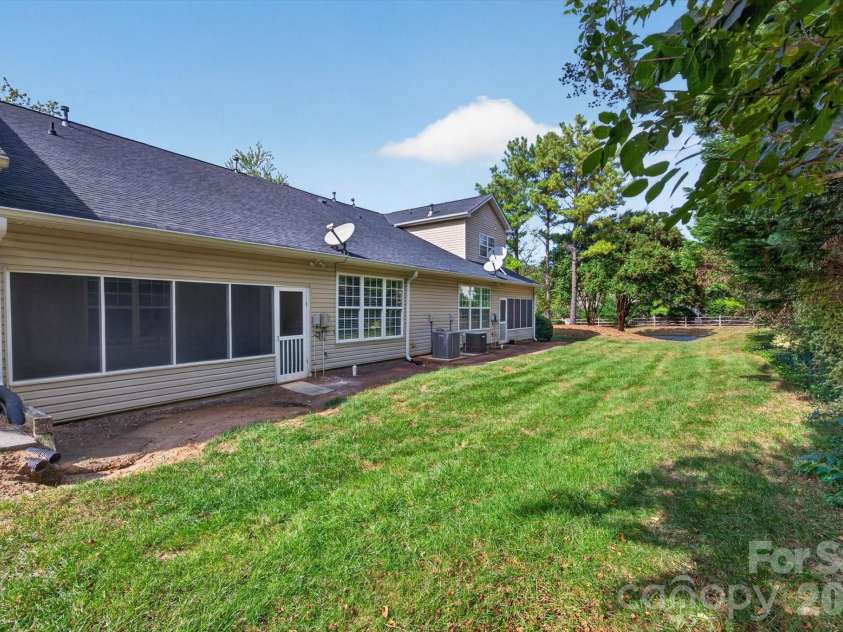 4641 Willow Glen Road, Harrisburg, NC 28075.  MLS# CAR4422313, YatesRealty ID 50749. 