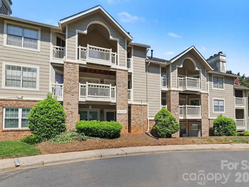 5009 Sharon Road, Charlotte, NC 28210.  MLS# CAR4417626, YatesRealty ID 5075. 5009 Building
