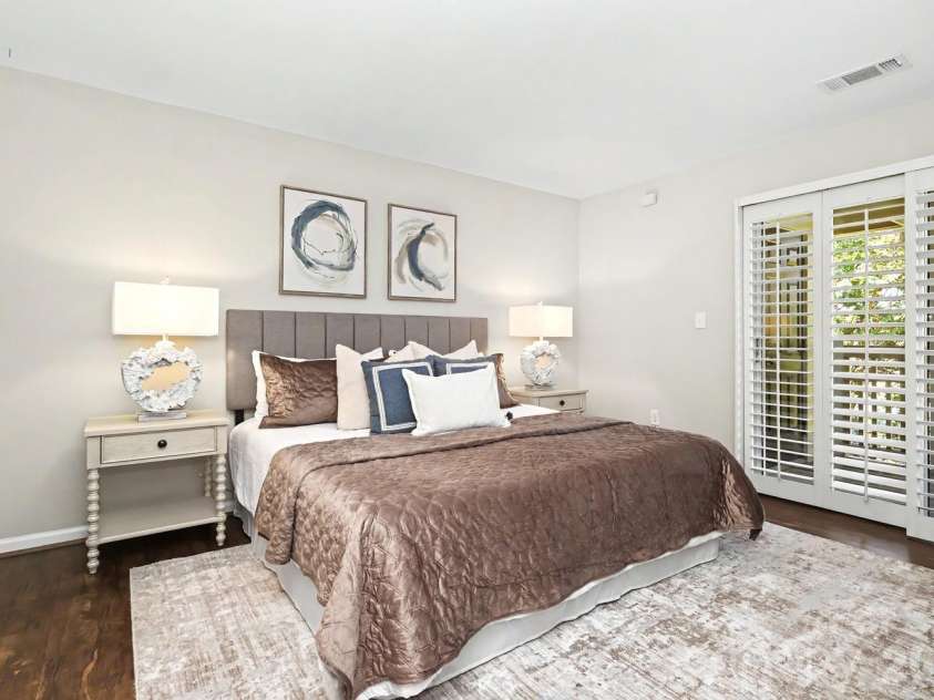 5009 Sharon Road, Charlotte, NC 28210.  MLS# CAR4417626, YatesRealty ID 5075. Primary Bedroom