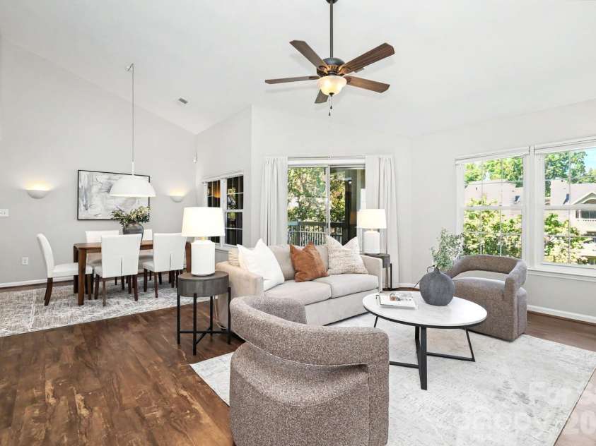 5009 Sharon Road, Charlotte, NC 28210.  MLS# CAR4417626, YatesRealty ID 5075. Vaulted Living Space
