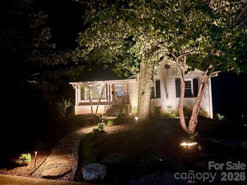 7439 Watercrest Road, Charlotte, NC 28210.  MLS# CAR4415617, YatesRealty ID 50750. 