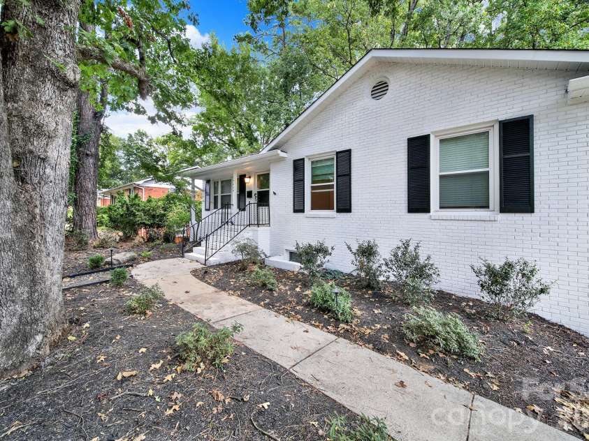 7439 Watercrest Road, Charlotte, NC 28210.  MLS# CAR4415617, YatesRealty ID 50750. 