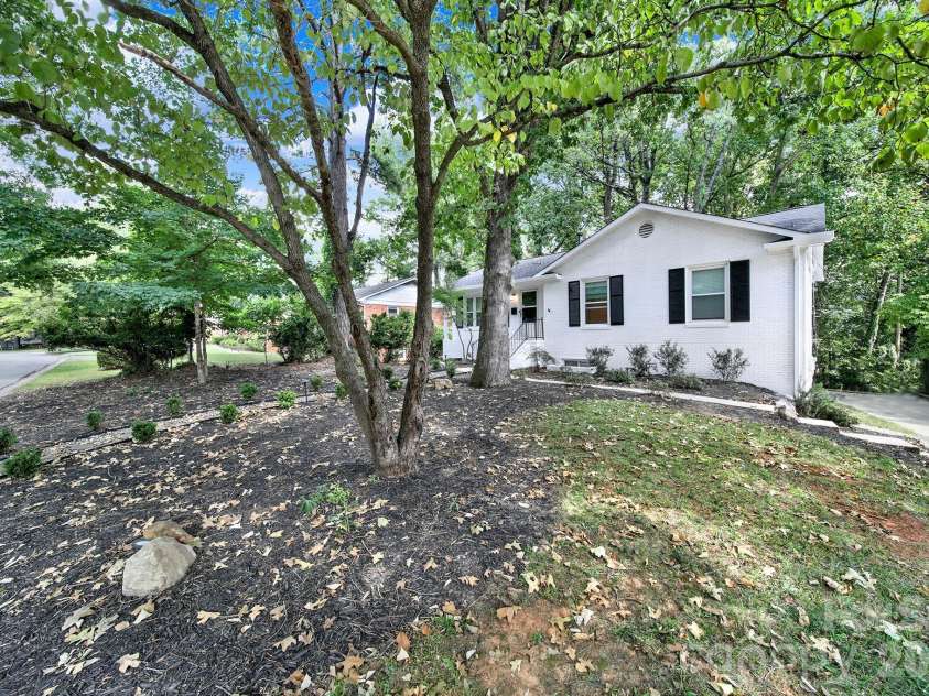 7439 Watercrest Road, Charlotte, NC 28210.  MLS# CAR4415617, YatesRealty ID 50750. 