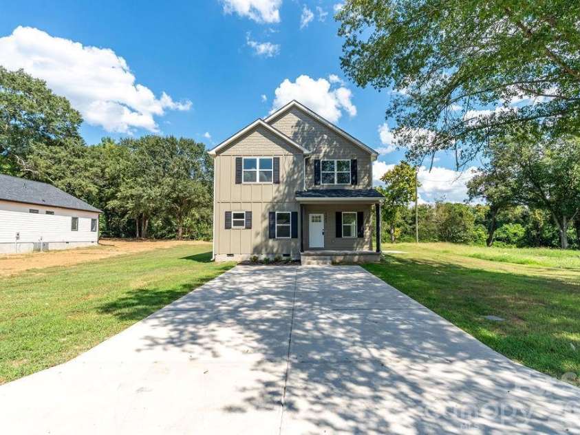 1402 Modena Street, Gastonia, NC 28054.  MLS# CAR4424394, YatesRealty ID 50751. 