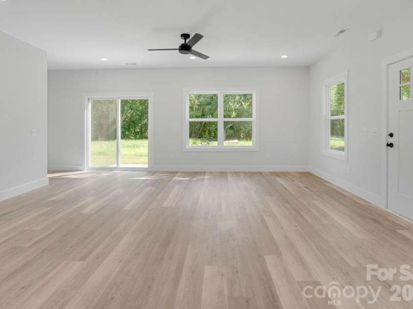 1402 Modena Street, Gastonia, NC 28054.  MLS# CAR4424394, YatesRealty ID 50751. 