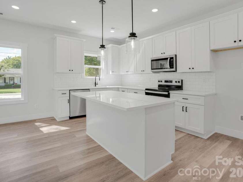 1402 Modena Street, Gastonia, NC 28054.  MLS# CAR4424394, YatesRealty ID 50751. 