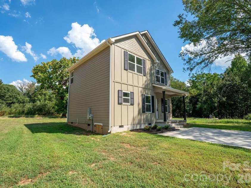 1402 Modena Street, Gastonia, NC 28054.  MLS# CAR4424394, YatesRealty ID 50751. 