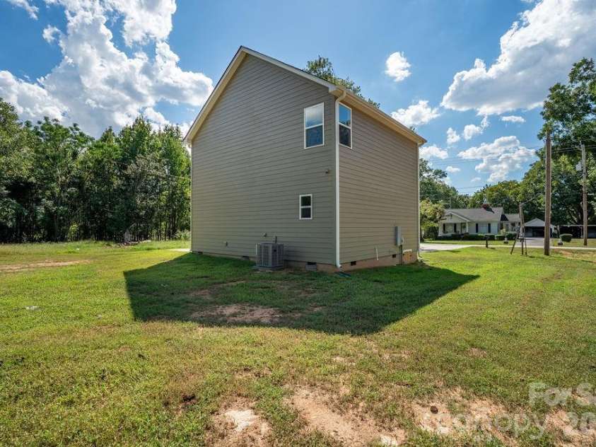 1402 Modena Street, Gastonia, NC 28054.  MLS# CAR4424394, YatesRealty ID 50751. 