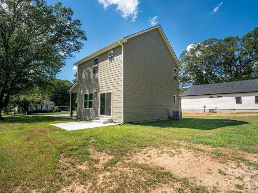 1402 Modena Street, Gastonia, NC 28054.  MLS# CAR4424394, YatesRealty ID 50751. 