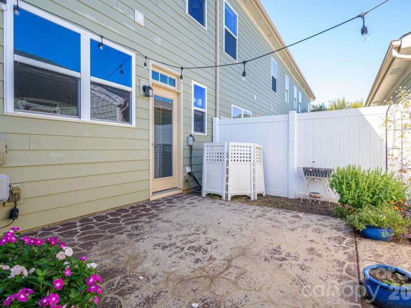 1231 Assembly Street, Belmont, NC 28012.  MLS# CAR4424275, YatesRealty ID 50753. 