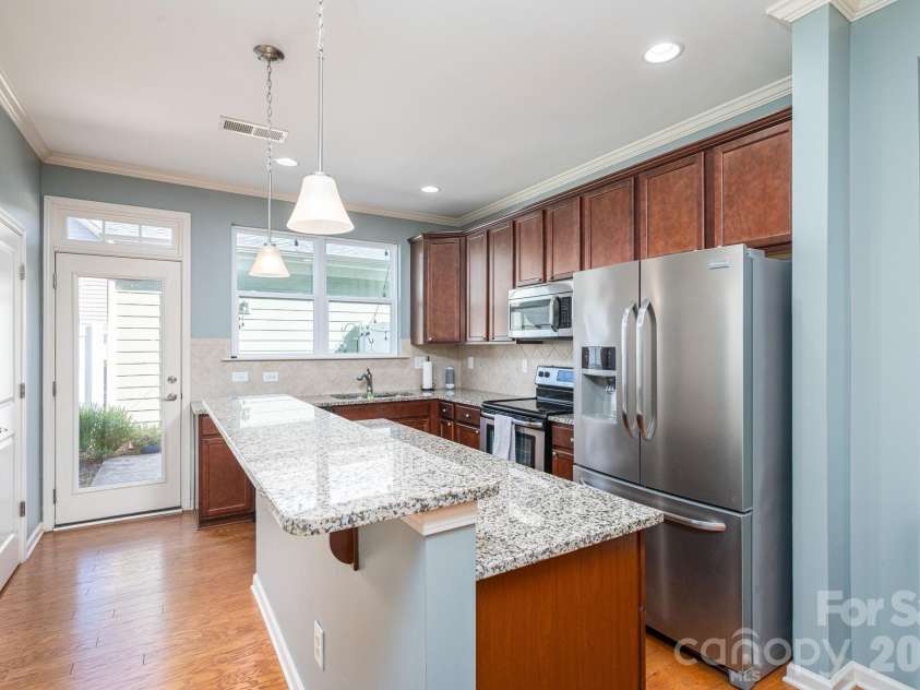 1231 Assembly Street, Belmont, NC 28012.  MLS# CAR4424275, YatesRealty ID 50753. Breakfast bar